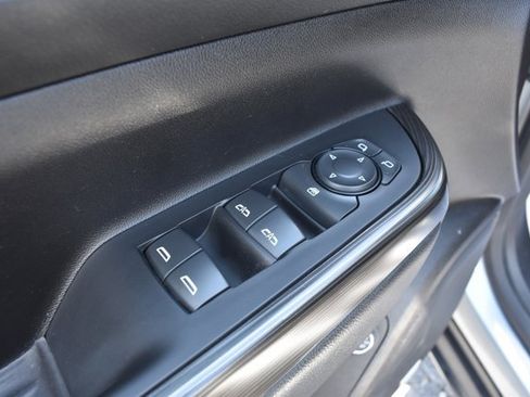 Used 2023 GMC Acadia SLT FWD image 13
