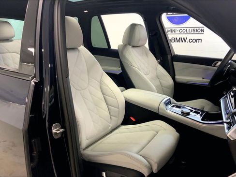 Used 2025 BMW X5 xDrive40i w/ M Sport Package image 8