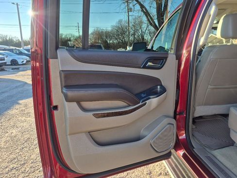 Used 2017 Chevrolet Suburban LT image 15