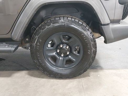 Used 2018 Jeep Wrangler Unlimited Sport image 33