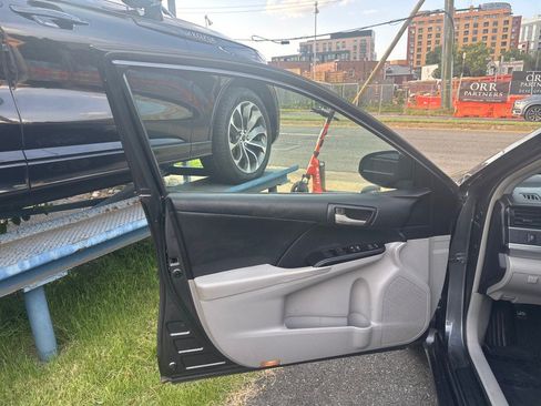 Used 2013 Toyota Camry LE FWD image 10