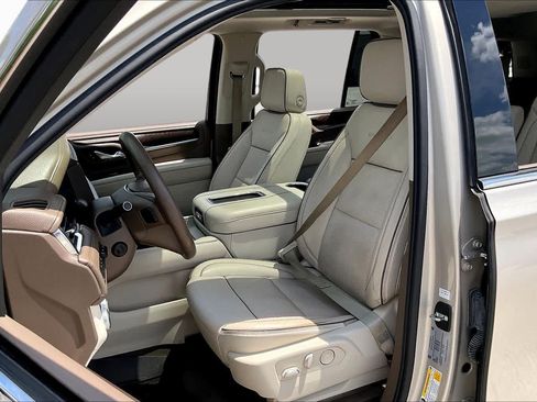Used 2023 GMC Yukon Denali AWD/4WD image 8