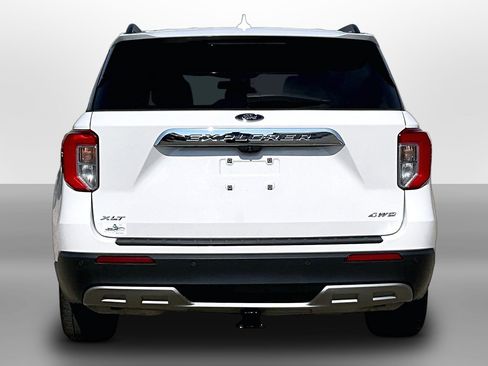 Used 2022 Ford Explorer XLT AWD/4WD image 4