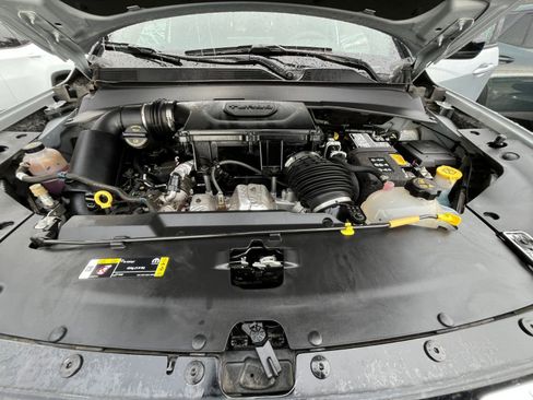 Used 2025 Jeep Compass Limited image 33