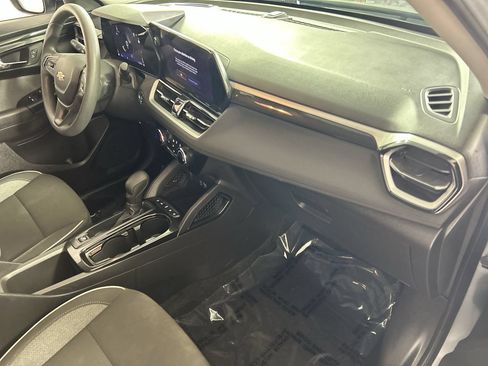Used 2025 Chevrolet TrailBlazer LT FWD image 27