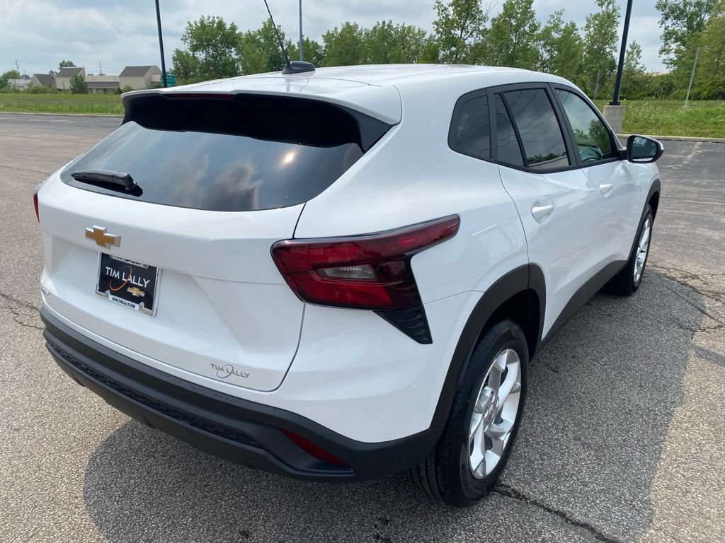 New 2026 Chevrolet Trax LS w/ LS Convenience Package FWD image 7