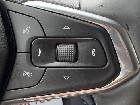 Used 2025 Chevrolet Trax LT w/ LT Convenience Package image 23