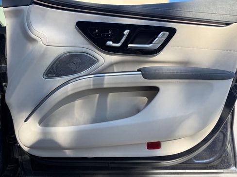 Used 2022 Mercedes-Benz EQS 580 580 w/ Exclusive Trim Package image 46