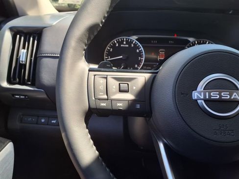 New 2025 Nissan Pathfinder SL image 15