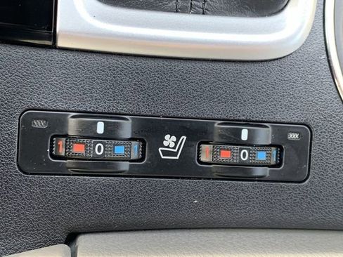 Used 2016 Toyota Highlander Limited image 28