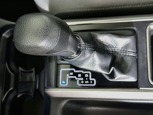 Used 2020 Toyota Tacoma SR5 RWD image 19