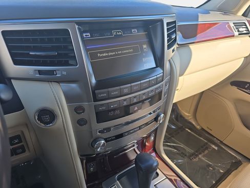 Used 2015 Lexus LX 570 4WD w/ Luxury Package image 20