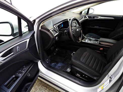 Used 2018 Ford Fusion SE FWD image 8
