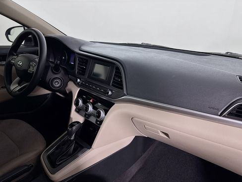 Used 2019 Hyundai Elantra SE FWD image 27