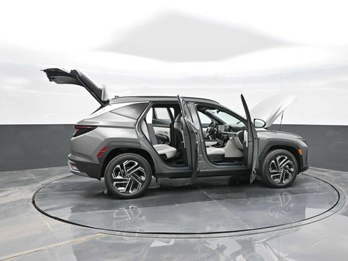 Used 2025 Hyundai Tucson Limited image 32