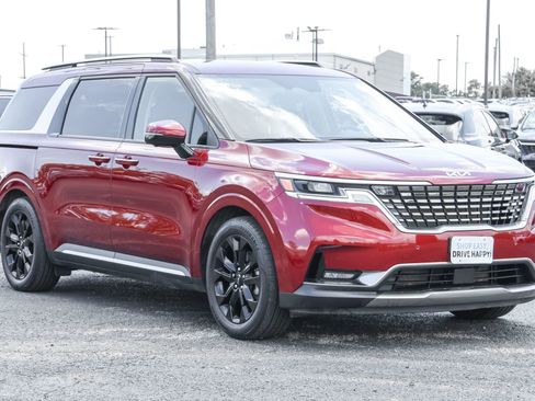 Used 2023 Kia Carnival SX image 12