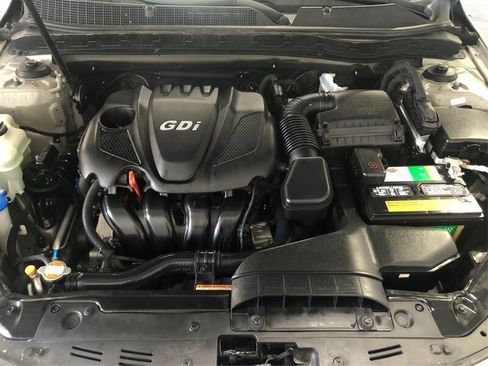 Used 2011 Kia Optima LX w/ Convenience Pkg image 11