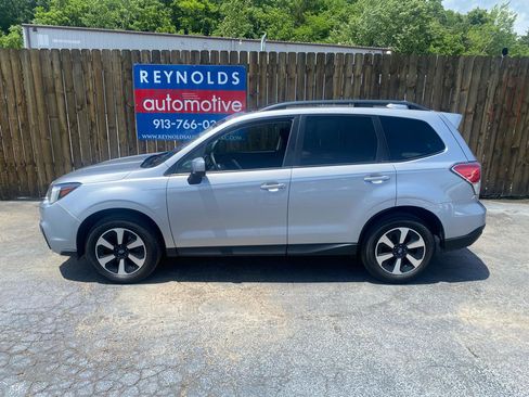Used 2018 Subaru Forester 2.5i Premium w/ All-Weather Package AWD/4WD image 6