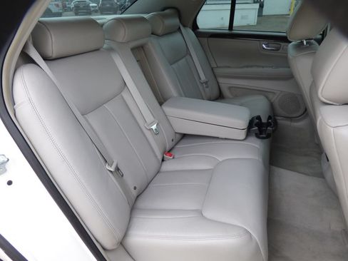 Used 2011 Cadillac DTS Luxury FWD image 15