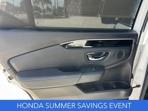 Used 2025 Honda Pilot Touring image 13