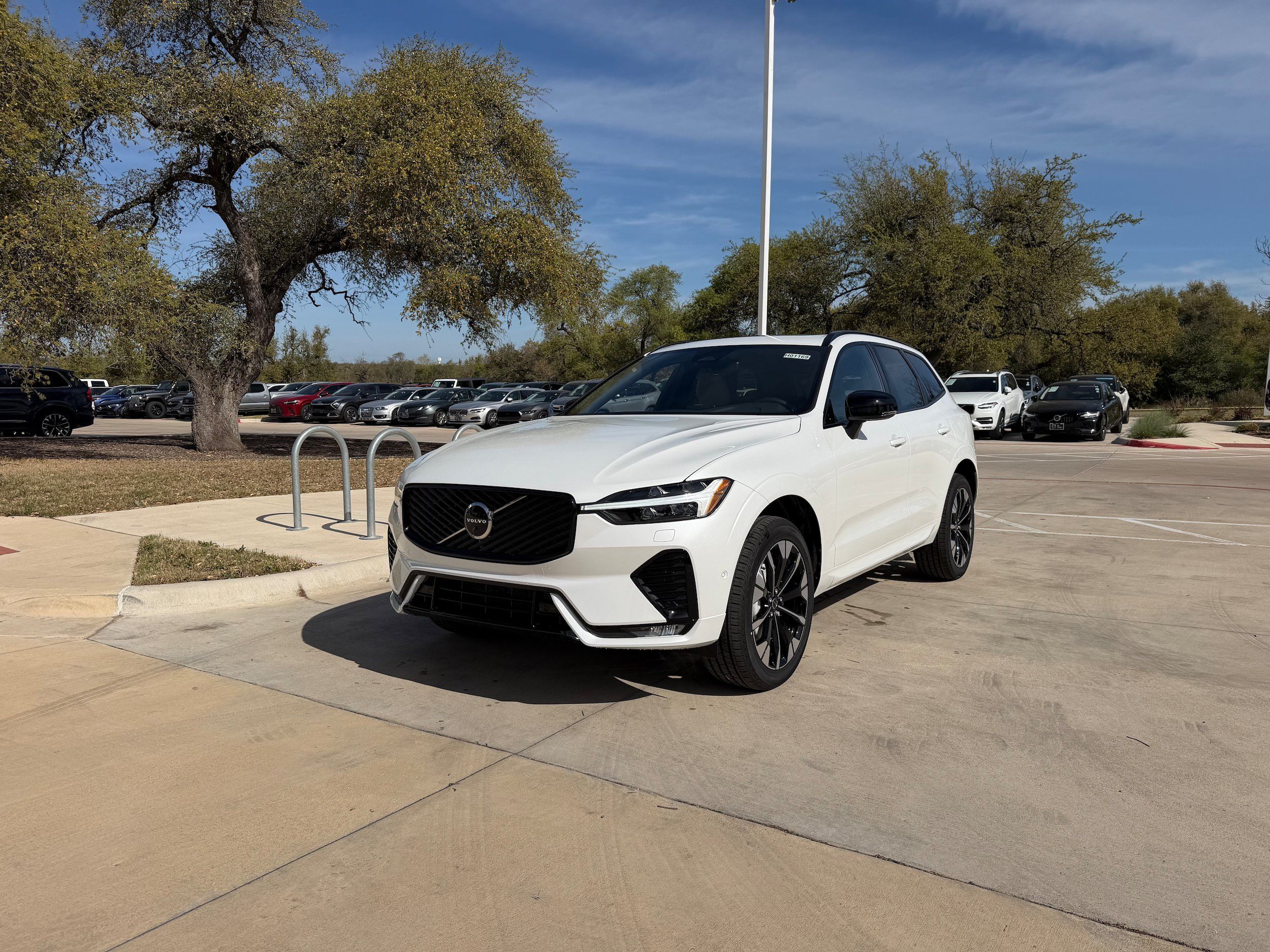 New 2026 Volvo XC60 B5 Plus w/ Protection Package Premier AWD/4WD image 2