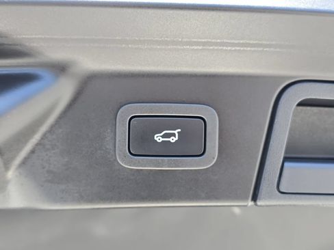 Certified 2022 Land Rover Range Rover Velar R-Dynamic S AWD/4WD image 13