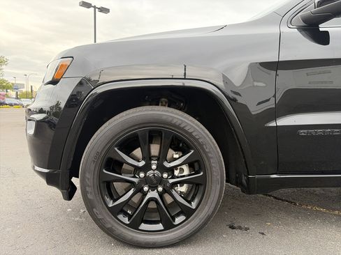 Used 2021 Jeep Grand Cherokee Laredo X AWD/4WD image 11
