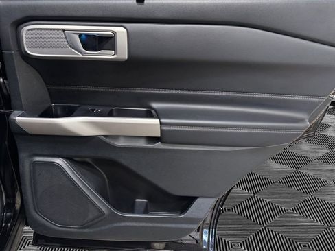 Used 2023 Ford Explorer Limited image 16