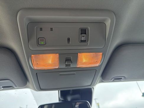 Used 2021 Nissan Titan SV w/ SV Convenience Package image 24