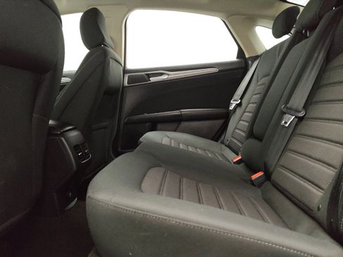 Used 2020 Ford Fusion SE FWD image 18