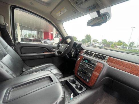 Used 2007 Chevrolet Avalanche LTZ w/ LTZ Preferred Equipment Group AWD/4WD image 8