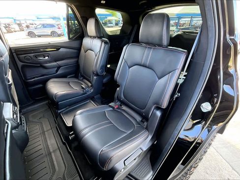 Used 2025 Honda Pilot TrailSport image 21