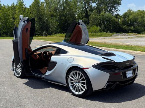 Used 2017 McLaren 570S RWD image 4