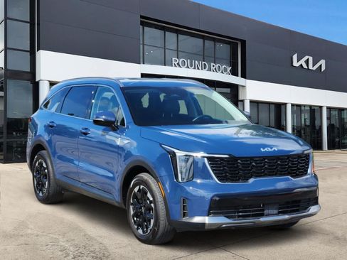 Certified 2025 Kia Sorento S FWD image 3