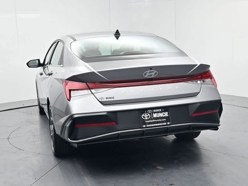 Used 2025 Hyundai Elantra SEL FWD image 6