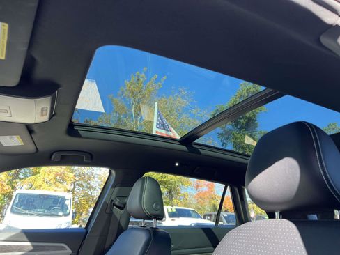 Used 2022 Volkswagen Atlas Cross Sport SE image 24