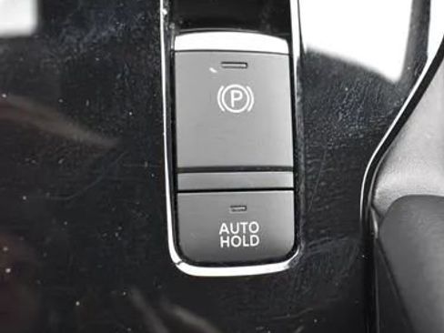 Used 2025 Mitsubishi Outlander SE image 34