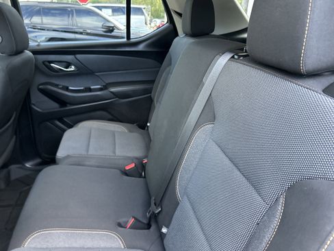 Used 2020 Chevrolet Traverse LT image 18