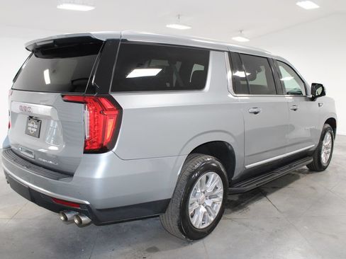 Used 2024 GMC Yukon XL Denali RWD image 9