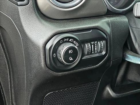 Used 2020 Jeep Gladiator Overland image 19