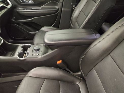 Used 2022 GMC Terrain SLT w/ LPO, Floor Liner Package image 17