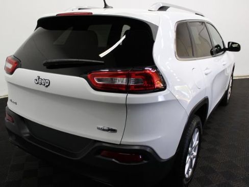 Used 2014 Jeep Cherokee Latitude w/ Cold Weather Group AWD/4WD image 6