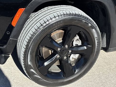 Used 2024 Jeep Grand Cherokee L Limited w/ Luxury Tech Group II image 12