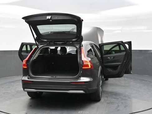 Used 2025 Volvo V60 B5 Cross Country Plus AWD/4WD image 44