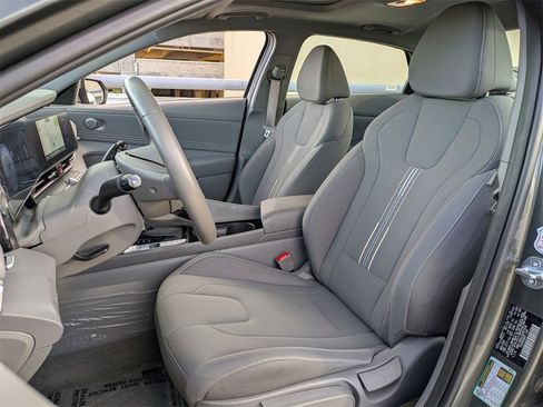 Used 2025 Hyundai Elantra SEL image 23