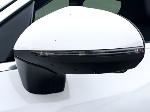 Used 2024 Mercedes-Benz GLC 300 4MATIC w/ AMG Line image 39