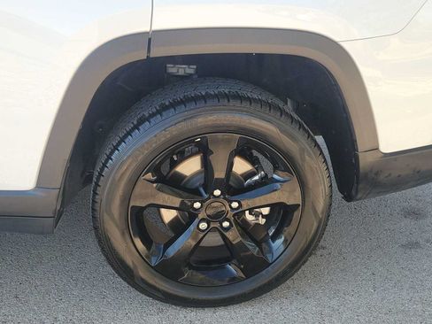 Used 2023 Jeep Grand Cherokee L Laredo AWD/4WD image 12