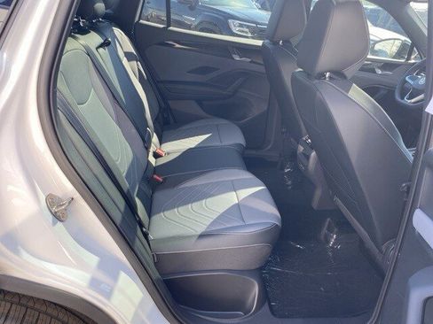 New 2025 Volkswagen Tiguan SE R-Line image 49