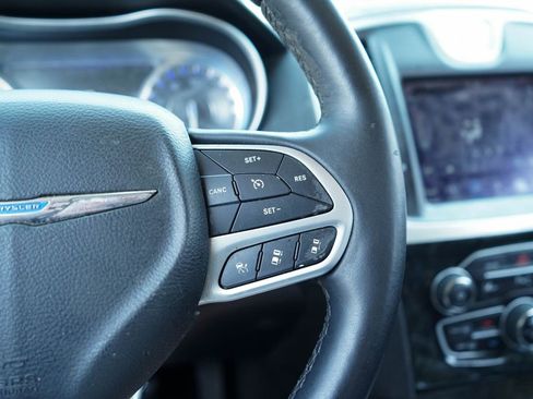 Used 2019 Chrysler 300 Limited w/ Safetytec Plus Group image 28