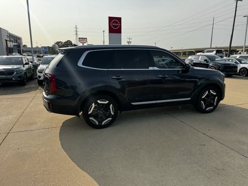 Certified 2025 Kia Telluride S FWD image 17